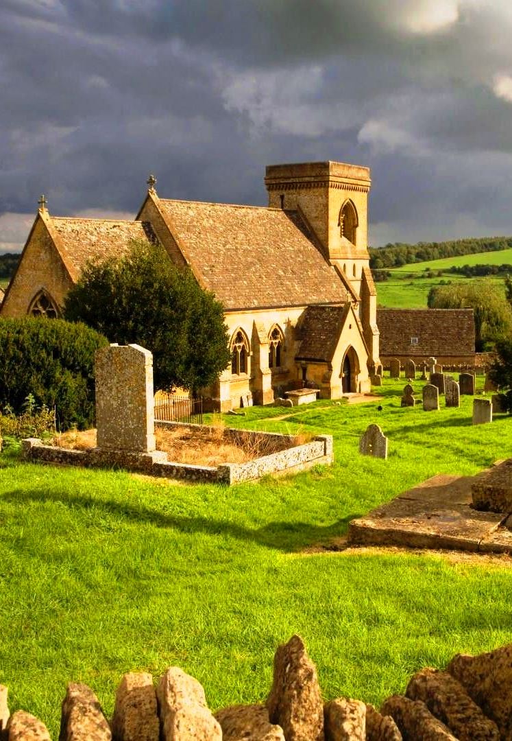 Monumental old stone church in Oxford, England  🏴󠁧󠁢󠁥󠁮󠁧󠁿 🇬🇧