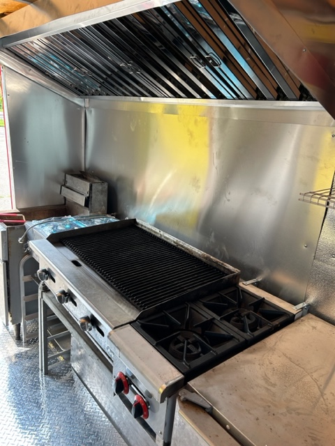 OhioFoodEquip's tweet photo. OHIO tel.513-907-9434

Ferrari Rosso Corsa / Racing Red Color FOOD TRUCK - equipped w. NSF commercial equipment
$26500
2004 Workhorse
Automatic Transmission
Diesel engine
VIN: 5bkp42y143384931
329k miles
Clear Ohio title https://t.co/LlfVDAHDN8