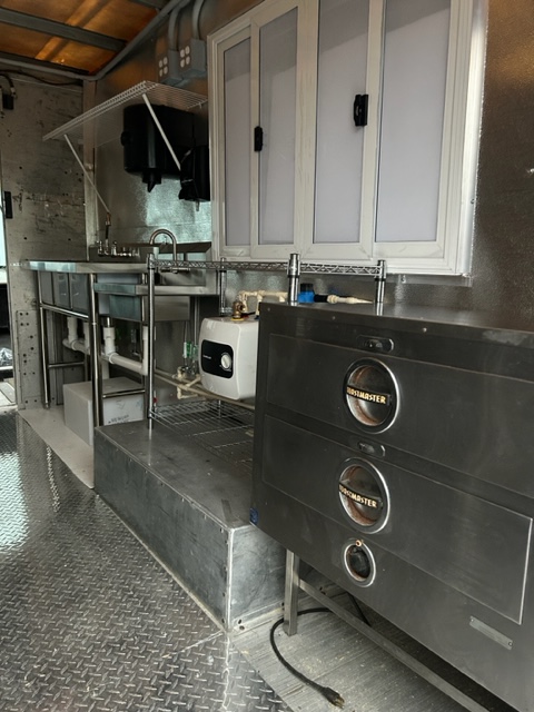 OhioFoodEquip's tweet photo. OHIO tel.513-907-9434

Ferrari Rosso Corsa / Racing Red Color FOOD TRUCK - equipped w. NSF commercial equipment
$26500
2004 Workhorse
Automatic Transmission
Diesel engine
VIN: 5bkp42y143384931
329k miles
Clear Ohio title https://t.co/LlfVDAHDN8