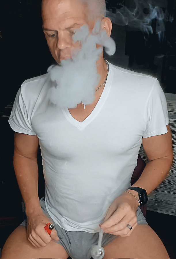 JohnJohnJockpnp's tweet photo. #clouds #blowingclouds #chemsex #smokemeth #gaypnp #icesmoke #partypnp #gaypnp #pnpgay #bareback #gaysex #methsex #gayclouds #blowingclouds #methclouds #PNP https://t.co/RcUuDlzDUN