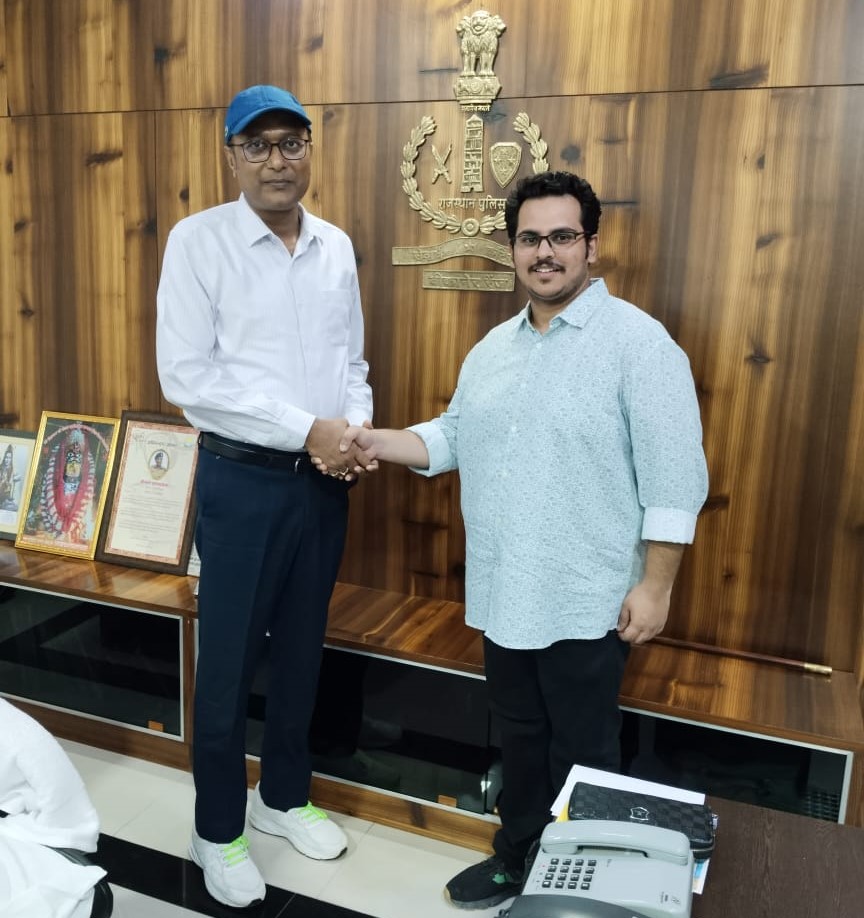 kasper_tech's tweet photo. It was an absolute pleasure meeting Om Prakash Sir, @IgpBikaner and discussing about UltraviZ and how its deployment can reduce road accidents in Bikaner. Such a humble and inspiring personality, we are lucky having him lead @Bikaner_Police.

#SmartCities #AI #Automation #Startup https://t.co/22MOdL8yBR