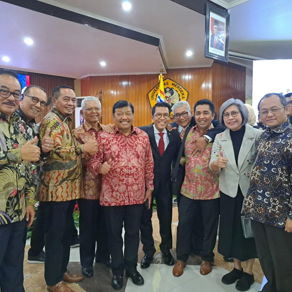 kangagun's tweet photo. Sidang Promosi Doktor Ekonomi dari Universitas Merdeka Malang, Dr.Ahmadi Nur Supit, Ketum Depinas SOKSI  &amp; Anggota BPK RI.

#tiadaharitanpaaktifitas 
#goodpoliticalpartygovernance
#salamsukses5jari 
#kangagun https://t.co/Ny5H5OtK1R
