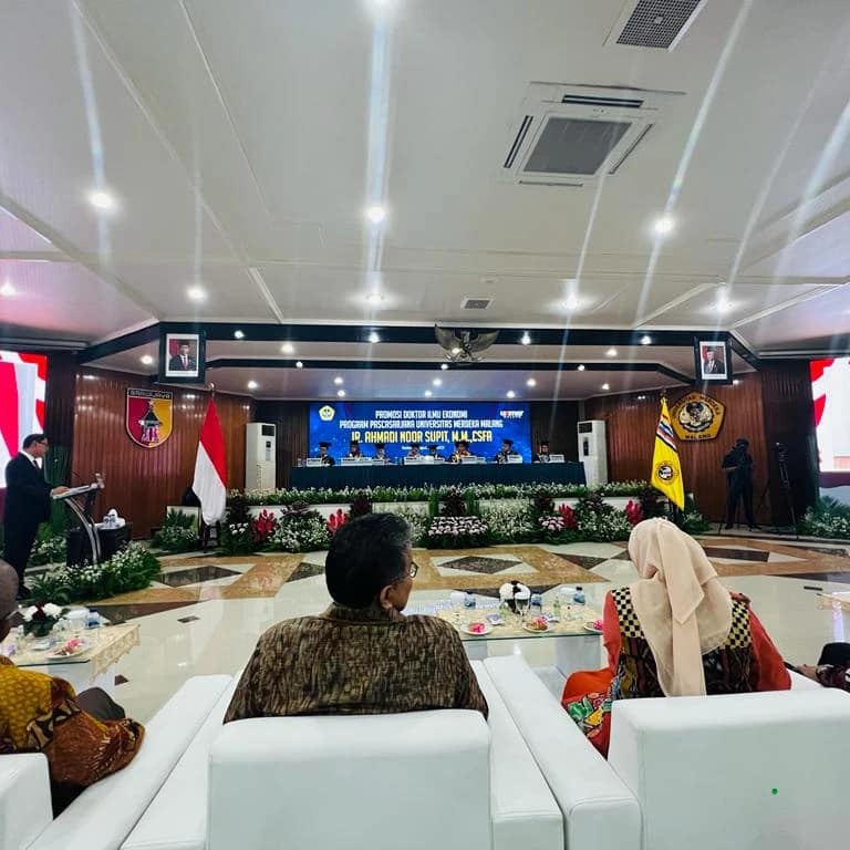 kangagun's tweet photo. Sidang Promosi Doktor Ekonomi dari Universitas Merdeka Malang, Dr.Ahmadi Nur Supit, Ketum Depinas SOKSI  &amp; Anggota BPK RI.

#tiadaharitanpaaktifitas 
#goodpoliticalpartygovernance
#salamsukses5jari 
#kangagun https://t.co/Ny5H5OtK1R