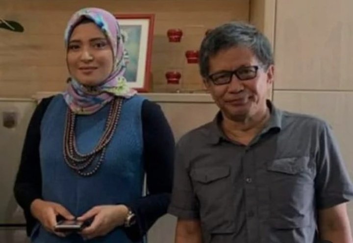 SeriDianawati's tweet photo. Siapah dua orang ini ! Apa andil mereka  terhadap kemajuan bangsa?ada yg tau ? https://t.co/Vi1xaRjTU2