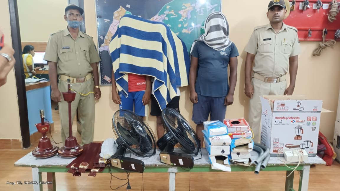 Polasara PS team of Ganjam Police detected a theft case. Recovered stolen electronic equipments and handed over to the rightful owner. Three accused persons were arrested.
<a href="/odisha_police/">Odisha Police</a> 
<a href="/igpsr/">Igpsr Berhampur</a> 
<a href="/Jagmohan_IPS/">Jagmohan Meena</a>