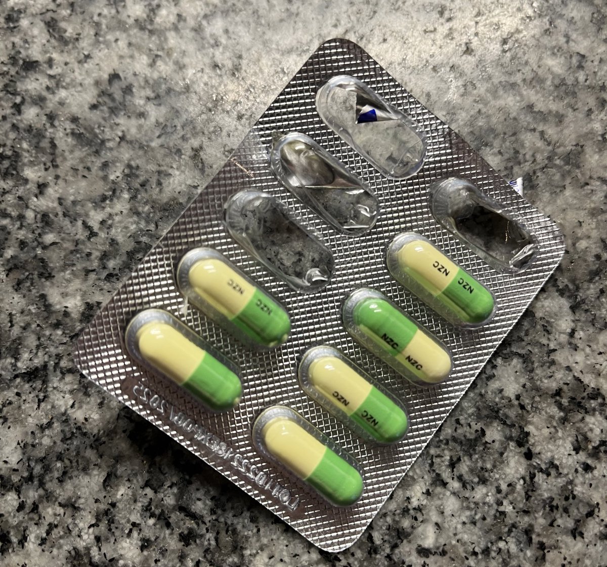 Monday reminder to take your meds and feel good about managing your mental health 😘