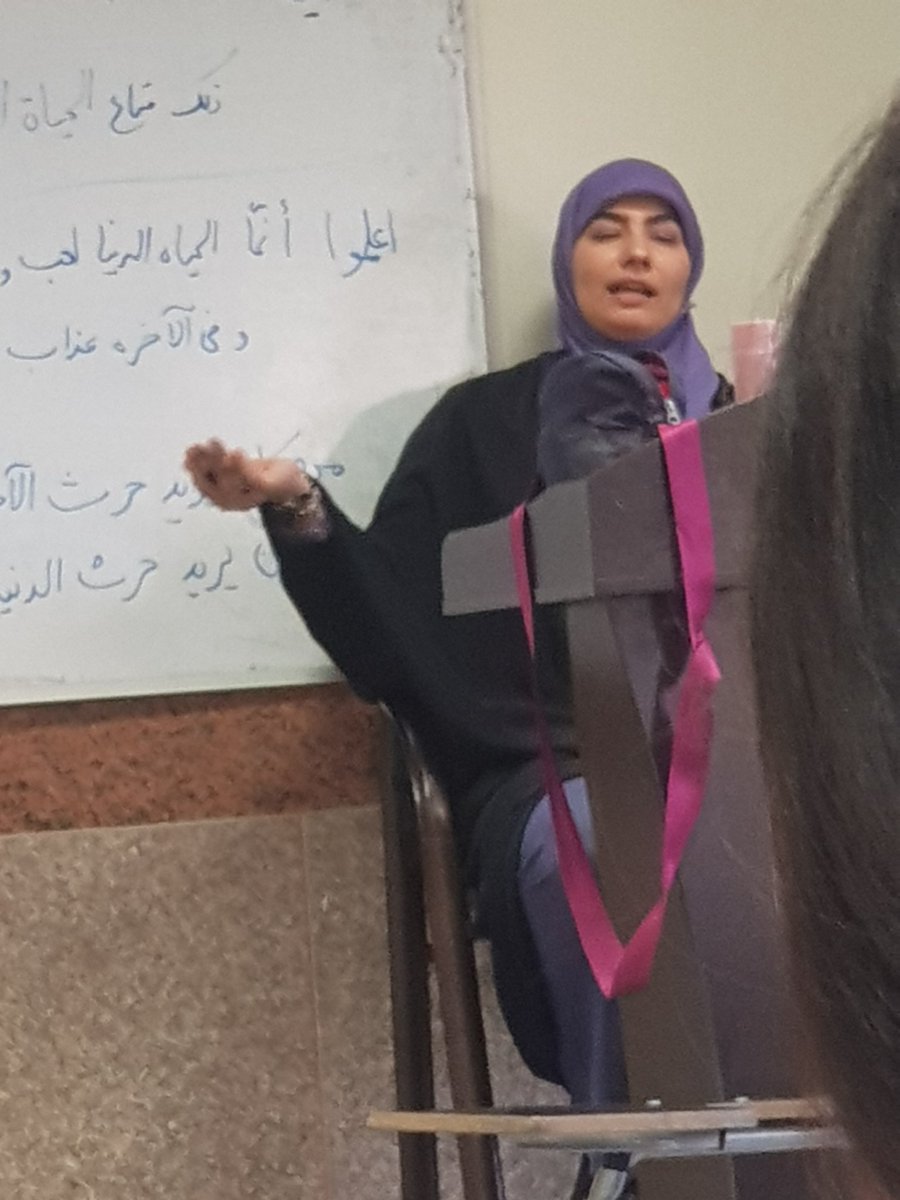 whoknowits's tweet photo. عکس این عوض پخش کنید
این استاد سر کلاس های تفسیر موضوعی قرآن میاد حرف سیاسی میاندازه وسط بعد صدا بچه هارو ضبط میکنه، بعد که کلاس رفت استراحت سریع صدا رو قطع کرد.
#مهسا_امينی‌‌ https://t.co/rHSMPXeqrU