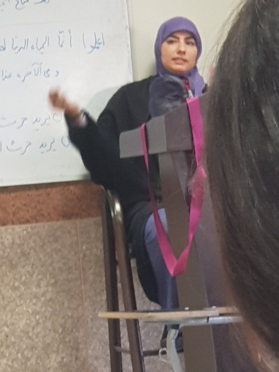 whoknowits's tweet photo. عکس این عوض پخش کنید
این استاد سر کلاس های تفسیر موضوعی قرآن میاد حرف سیاسی میاندازه وسط بعد صدا بچه هارو ضبط میکنه، بعد که کلاس رفت استراحت سریع صدا رو قطع کرد.
#مهسا_امينی‌‌ https://t.co/rHSMPXeqrU