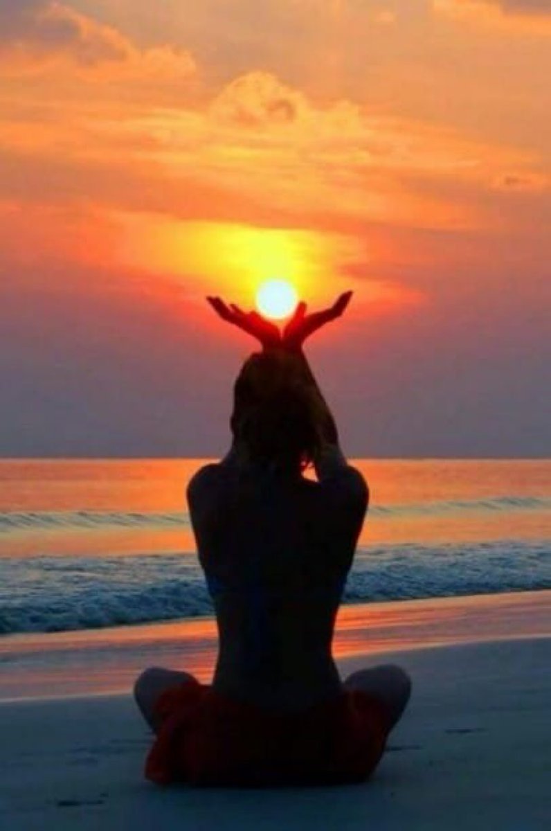 PikupikuAlex's tweet photo. No he dormido bien y me duele la tripa, la espalda y la cabeza. Combo muete, pero voy a hacer como que no y voy a pasar un día estupendo 

Hay que aprovechar que ya queda muy poco, piscina, vermú y a sonreír 

Egun on!

#pobrehastapaponertemala
#posno https://t.co/0Gx8Qd7NJ6