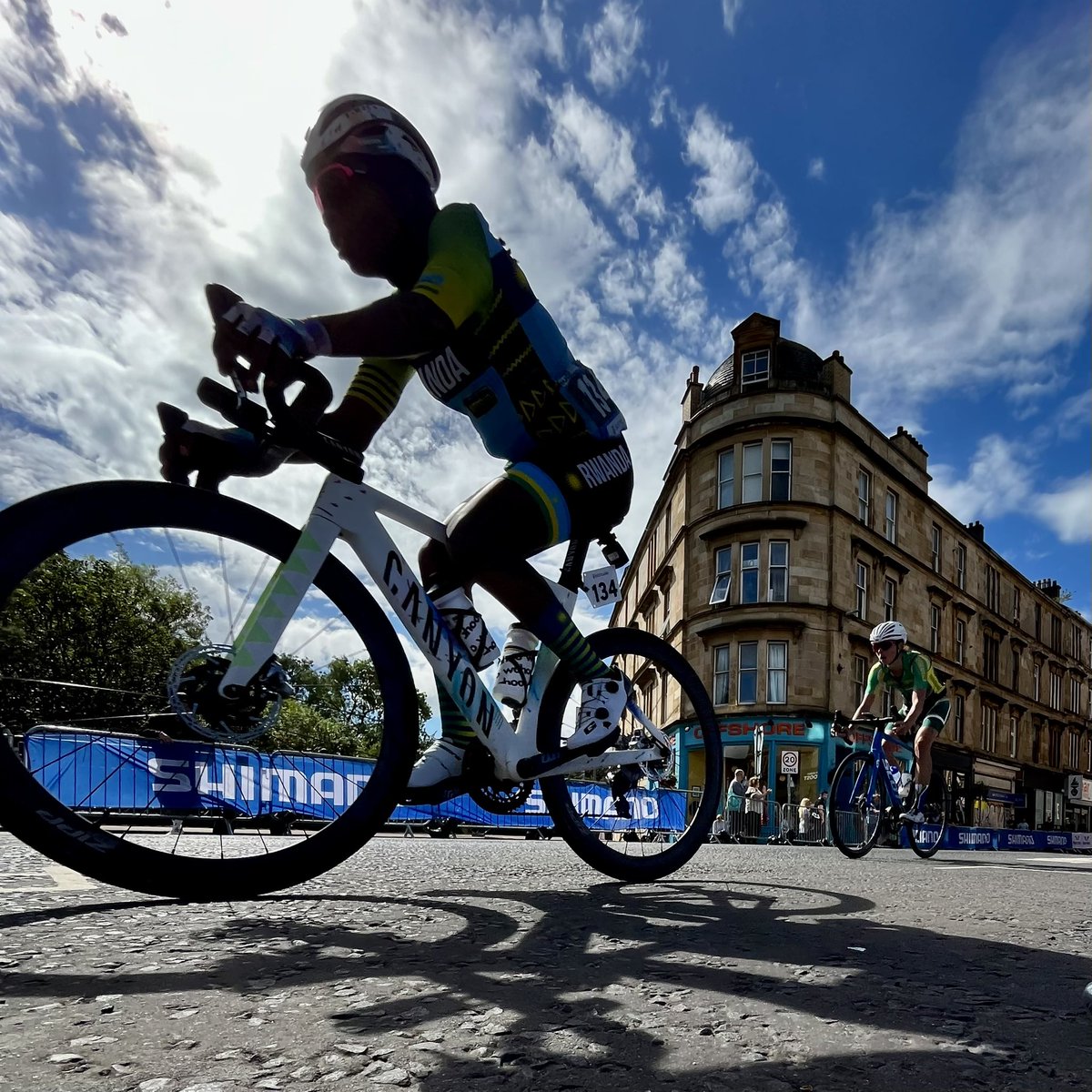 tombaruffati's tweet photo. The final Elite Women's Road Race action from the 11 day UCI World Championships that included almost every cycling discipline and forty six world titles, a festival which brought thousands out and lining the streets of Glasgow. #GlasgowScotland2023 https://t.co/kSzAiGIuMK