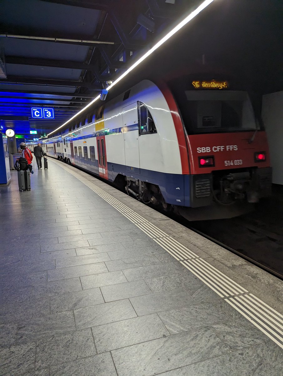Altor_gino's tweet photo. Like clockwork #SBB #swiss https://t.co/I8zTGF2dQB