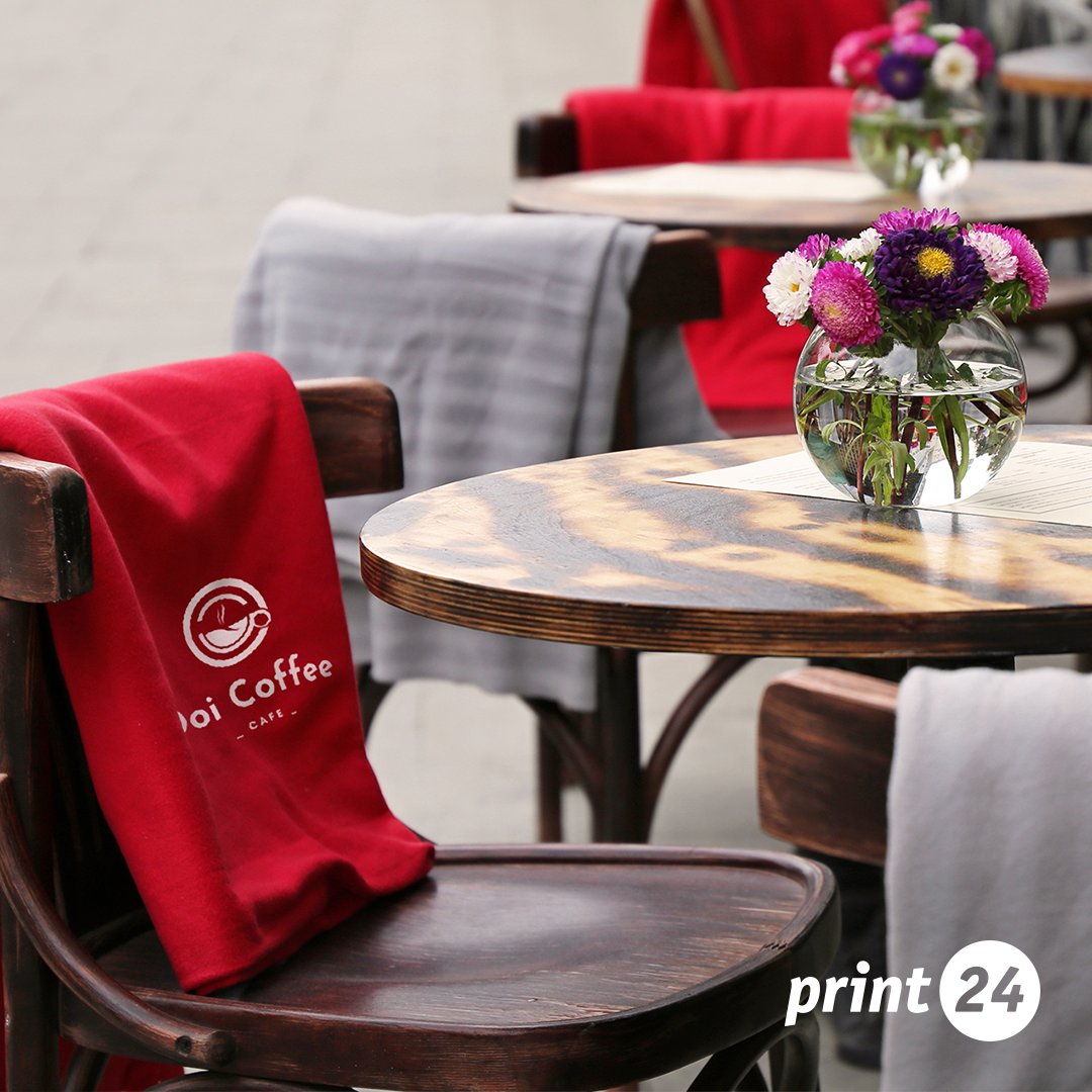print24_uk's tweet photo. The evenings will soon be cooler again.π§£
But no worries, with our blankets your guests will stay cosy even on long and chilly evenings.
More info here: https://t.co/vEmbS2PUHq
#print24 #blankets #brandedmerchandise #printedblankets #event #ukprint #londonprinters https://t.co/3rSi8CLUdm