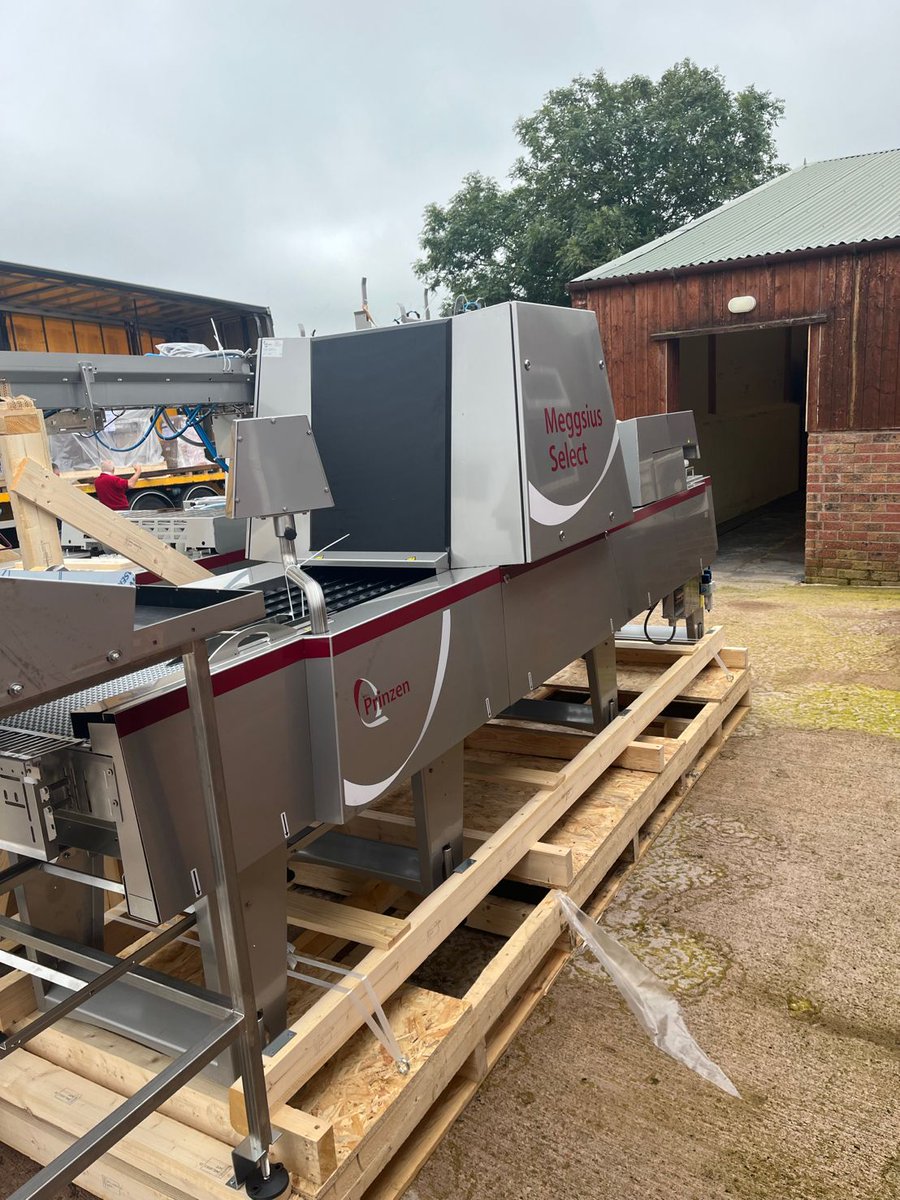 VencomaticUK's tweet photo. POV your new Meggsius Select and Packer are delivered and ready to install 👏

#prinzen #vencomatic #laboursaving https://t.co/bkDIkJxjGK