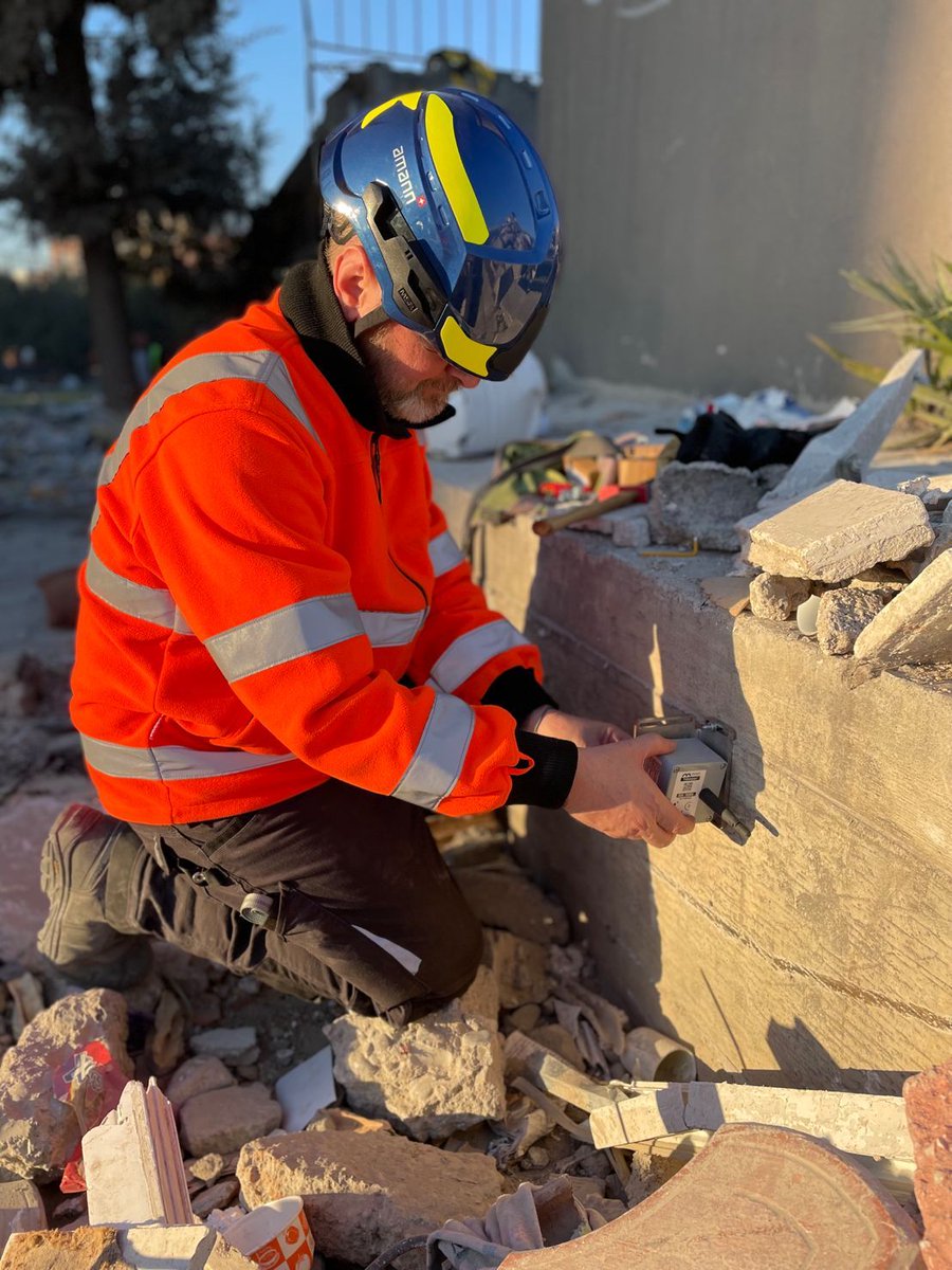 With remote monitoring solutions, infrastructure managers gain a comprehensive overview of their assets. Through the integration of wireless sensors, cloud-based platforms, we empower professionals to remotely monitor structural health, reducing the need for physical presence.