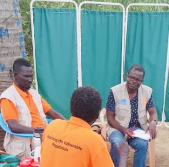 CareSouthSudan's tweet image. CARE with funding from ECHO took an 11 hour boat ride to the island of Biathagany with consortium partners ACF,SMC &amp;amp; IMC for a monitoring visit. CARE is providing lifesaving Health, WASH, Nutrition and Protection assistance in the hardest to reach areas in Twic East.