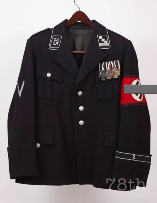 黒服でSS襟章て親衛隊特務部隊(武装SS前身組織)ぐらいしか付けない  アルゲマイネSSと呼ばれる方は SS襟章ではなく連隊番号とかになるから アルゲマイネSSでは見ない組み合合わせ  SS襟章に黒服は映画とかでよくあるけど実際は特務部隊しかやってない
