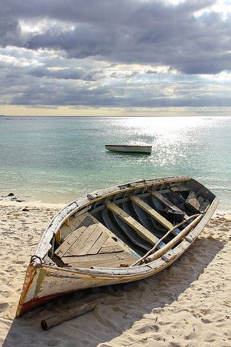 MauritiusGuide's tweet photo. Monday rainy day in Mauritius 
#MondayMood https://t.co/ehxFHiD0A6