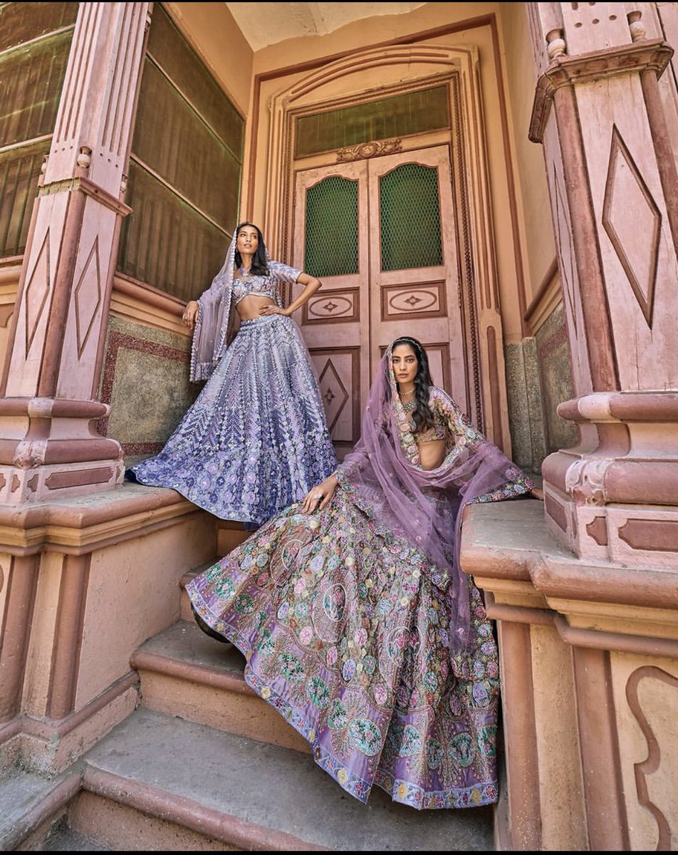 nakshb_'s tweet image. This Indian brand did a shoot around these pastel houses in Sidhpur, Gujarat. It’s a stunner location and one of a kind. Even Sita Ramam shot here.