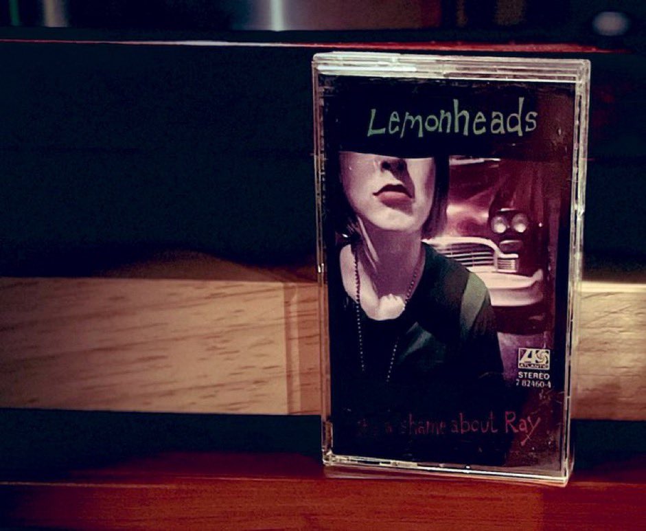 AwynCastro's tweet photo. #ItsAShameAboutRay 5th album by American alternative #rock band #TheLemonheads released 1992.
The album was produced by the #RobbBrothers at the time of principal recording the band consisted of #EvanDando (vocals/guitar) #JulianaHatfield (bass/backing vocals) #DavidRyan (drums). https://t.co/VODGFFLuPh