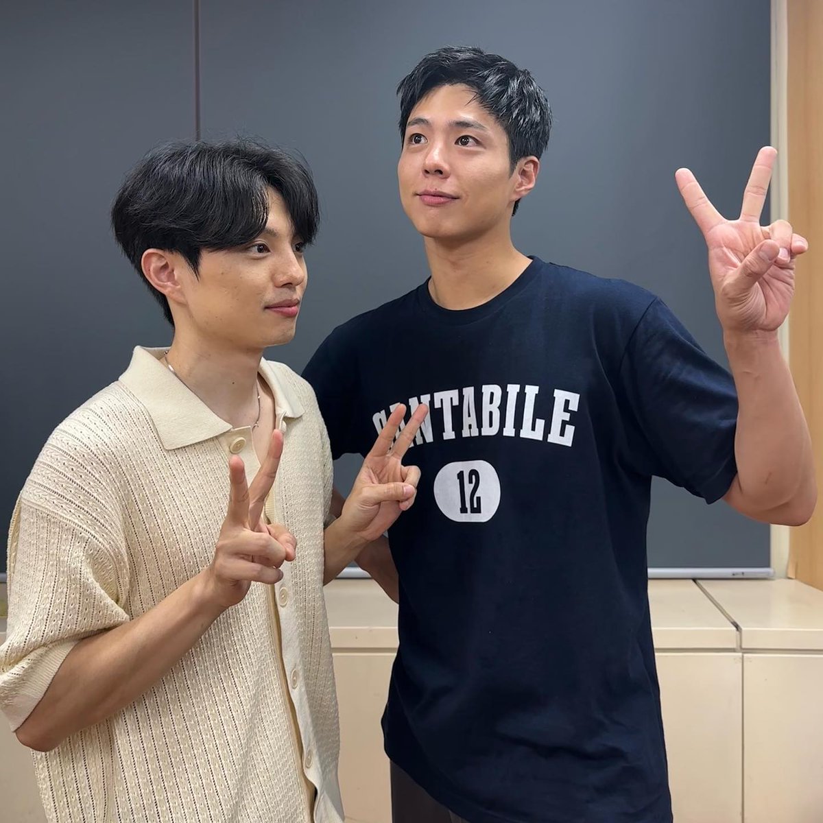 AllForParkBoGum's tweet photo. 2023.08.12 #Parkbogum 12th Anniversary <Cantabile> Fanmeet DAY2 🌳📷

รวมภาพโบกอมและทีมงาน + เพื่อนกองทัพเรือที่มาแสดงด้วยกันค่ะ

#Cantabile  #박보검  #พัคโบกอม https://t.co/EEVJ0YZiFP