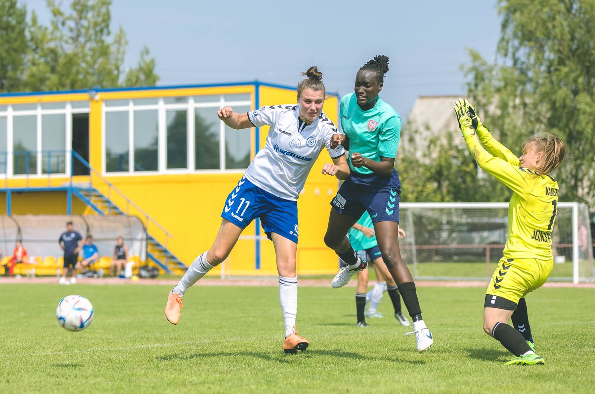 Amy Lasu tweet media