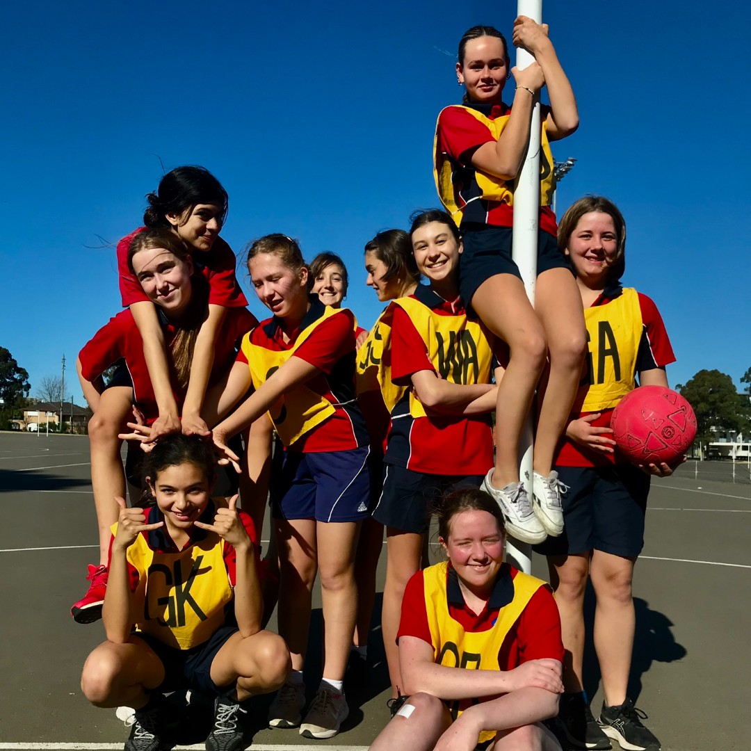 glenaeon's tweet photo. Huge congratulations to our Yr 8 and 9 students who together won the recent Independent Schools District Netball Carnival. We're so proud of your effort and teamwork!

#glenaeon #steiner #school #sport #ISD #netball #teamwork #winners https://t.co/PeJgzOqtUx