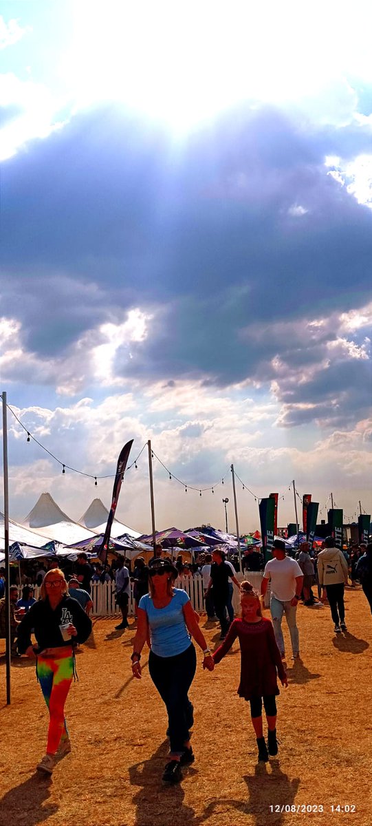 lynxcatz's tweet photo. Fun was had and wow what good weather we had.
#HUAWEI #Jacaranda #JacarandaDay @JacarandaFM @HuaweiZA https://t.co/Ulrra2UlsM