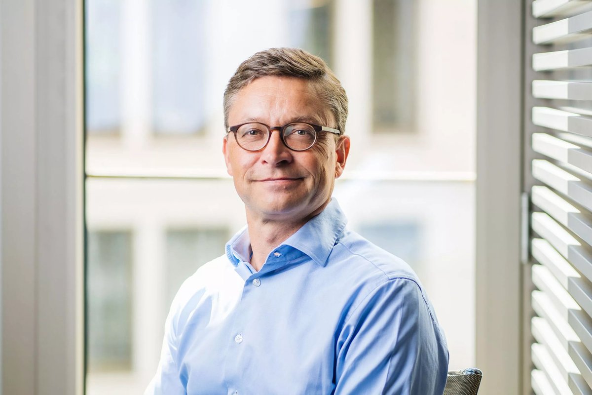 Generationswechsel, Diversität und Nachhaltigkeit - dieser #Leadership-Themen müssen sich heutige #CEOs annehmen. 

Hanns Goeldel erklärt, wie sich Führungspersönlichkeiten diesem stetigen Wandel anpassen und zukünftige Herausforderungen angehen können: ego.nz/3VYOPJv