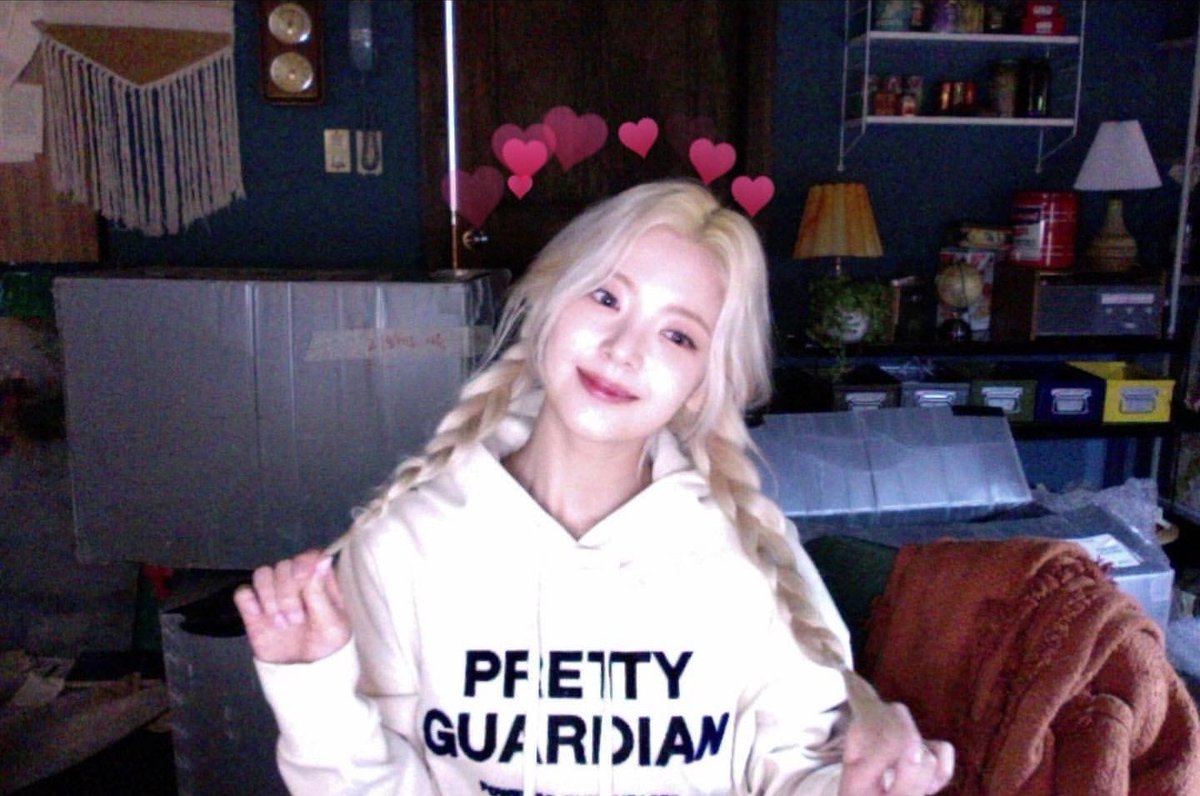 dailycjs's tweet photo. nation's girlfriend https://t.co/WLhTlCR1VU