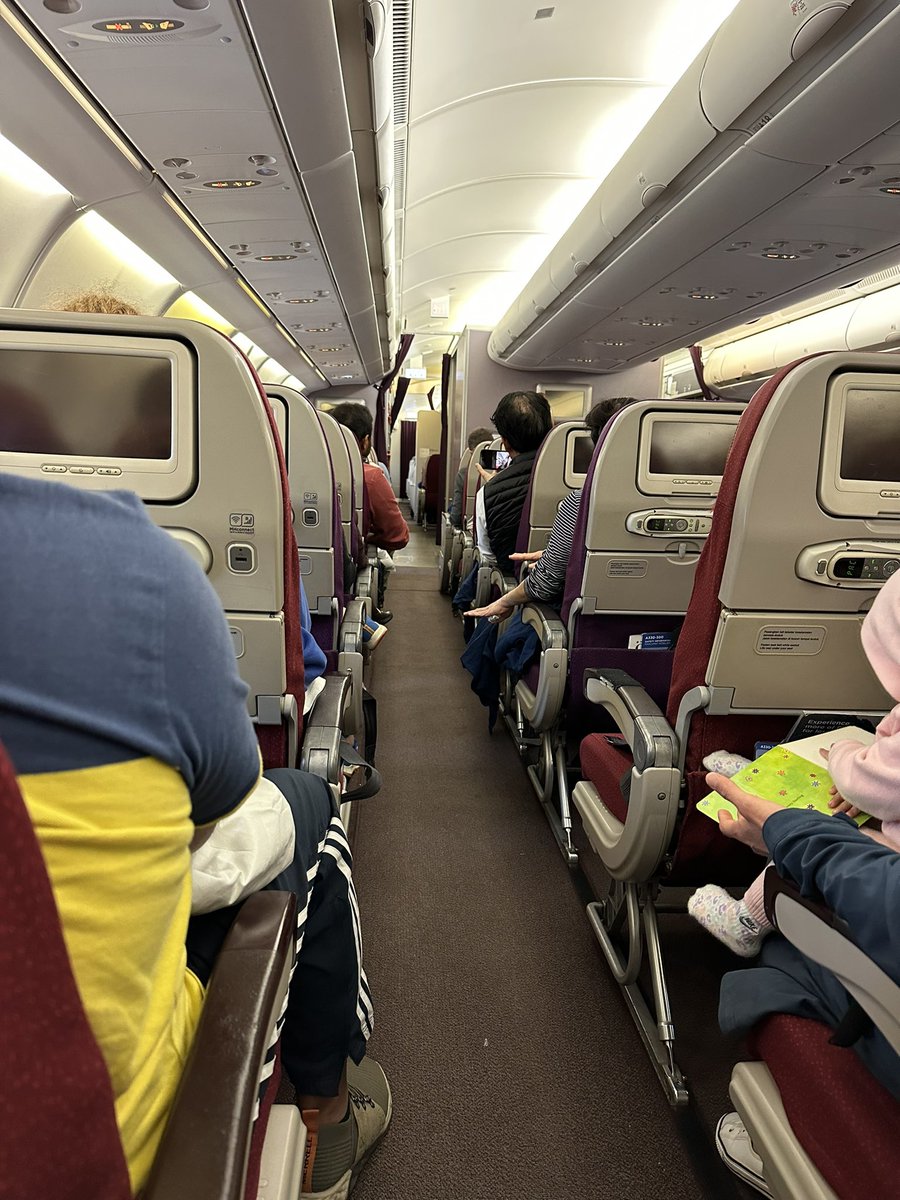 #MH122 Flight seems canceled, Captain turned off the main engines, people are getting worried #SydneyAirport