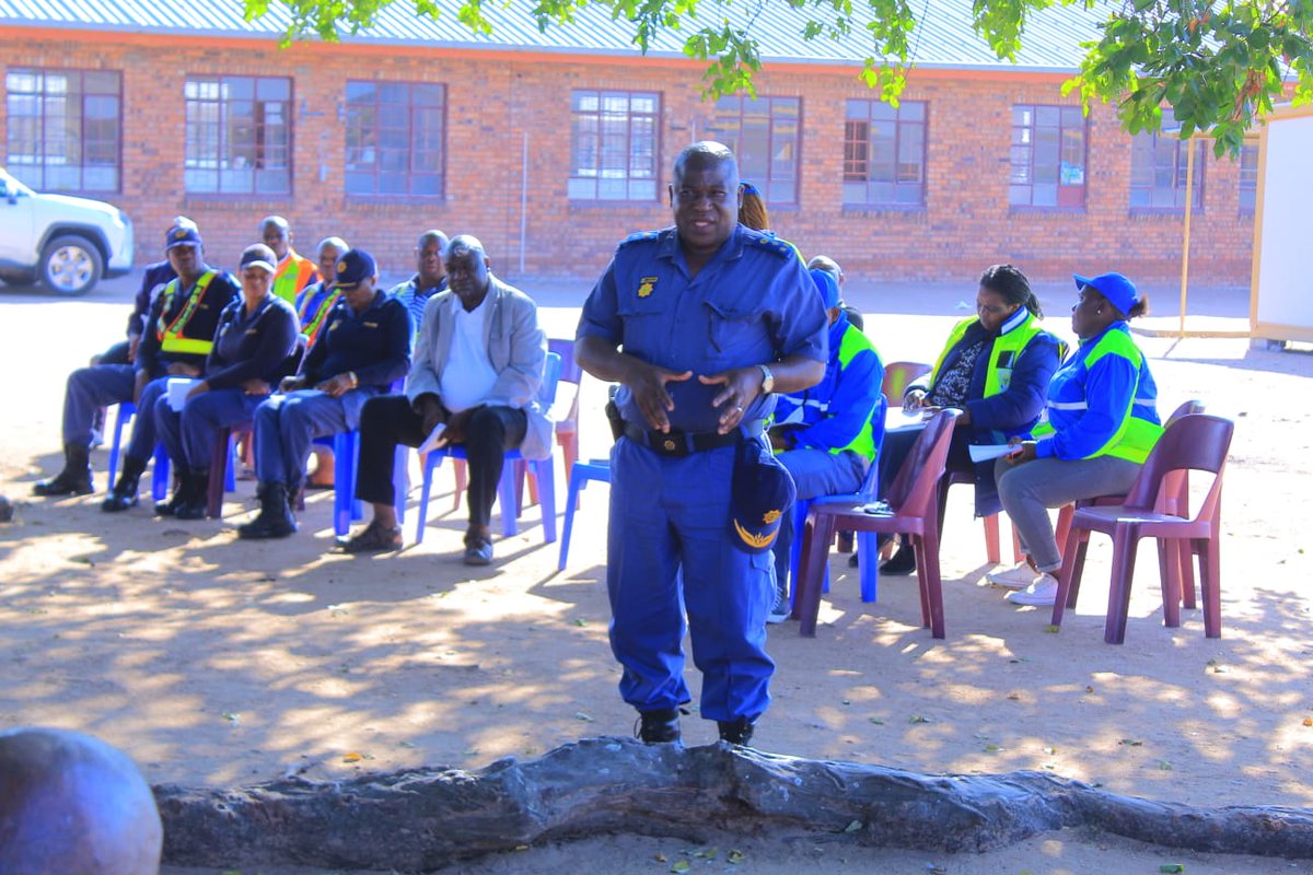 SAPoliceService's tweet photo. #sapsLIM #SAPS Giyani conducted a #CrimeAwareness campaign on 13/08 at Hivuyeriwile commercial school at Dzingidzingi village outside Giyani. Community informed about #PartnershipPolicing and the election process of the #CommunityInBlue Patrollers that is currently underway at the village. #RuralSafety ME