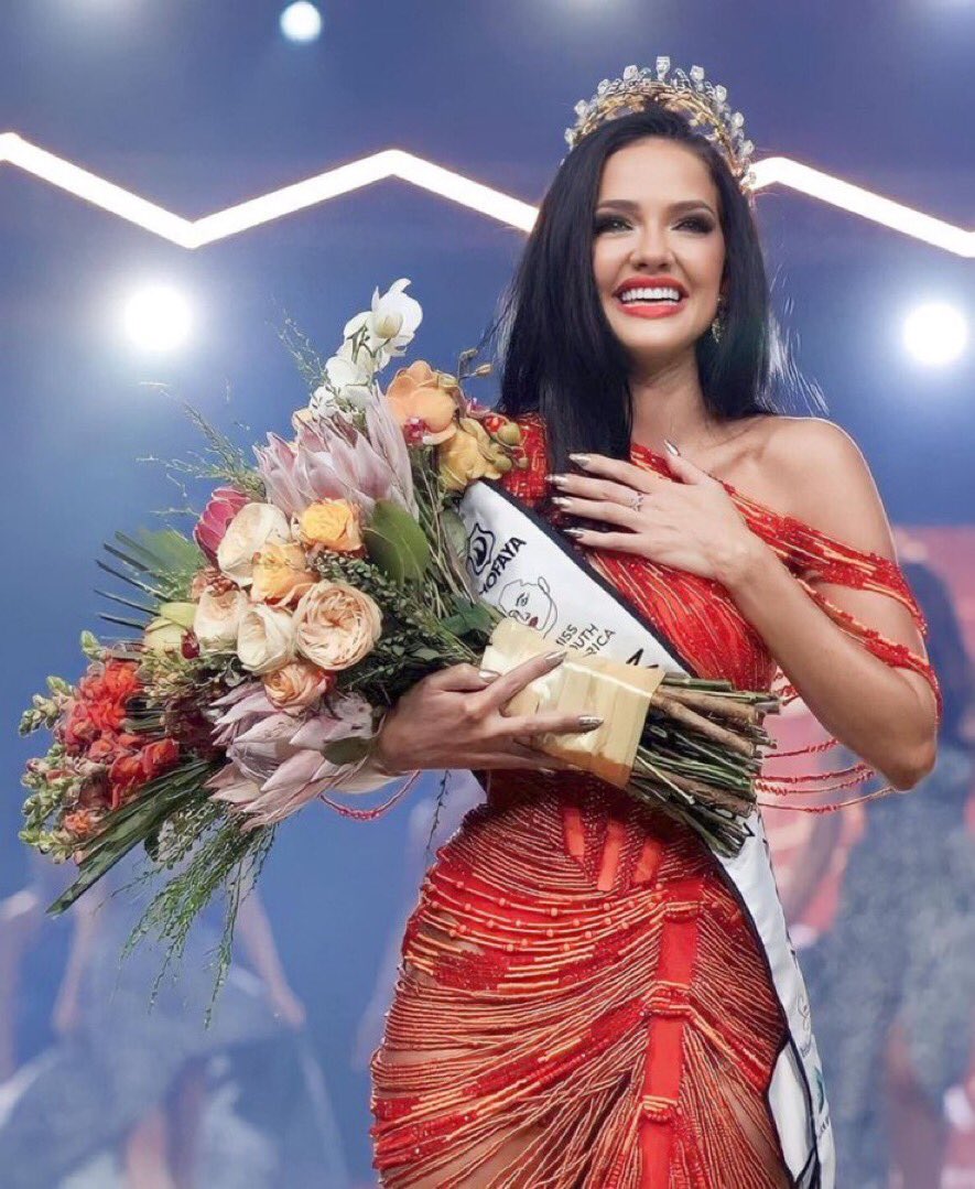 LynetteNdoro's tweet photo. Congratulations @natashajoub #MissSA2023 https://t.co/ZBE6PqB1z4