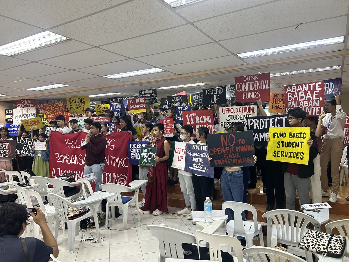upv_usc's tweet photo. JUST IN: Delegates hold a symbolic action to reiterate the role of the studentry in the fight for democratic rights. KSUP Chairperson Ronquillo emphasize that while state-sponsored attacks remain rampant, the youth will continue to arouse, organize, and mobilize. 

#NC44
#SC40 https://t.co/XO0uow8s6e