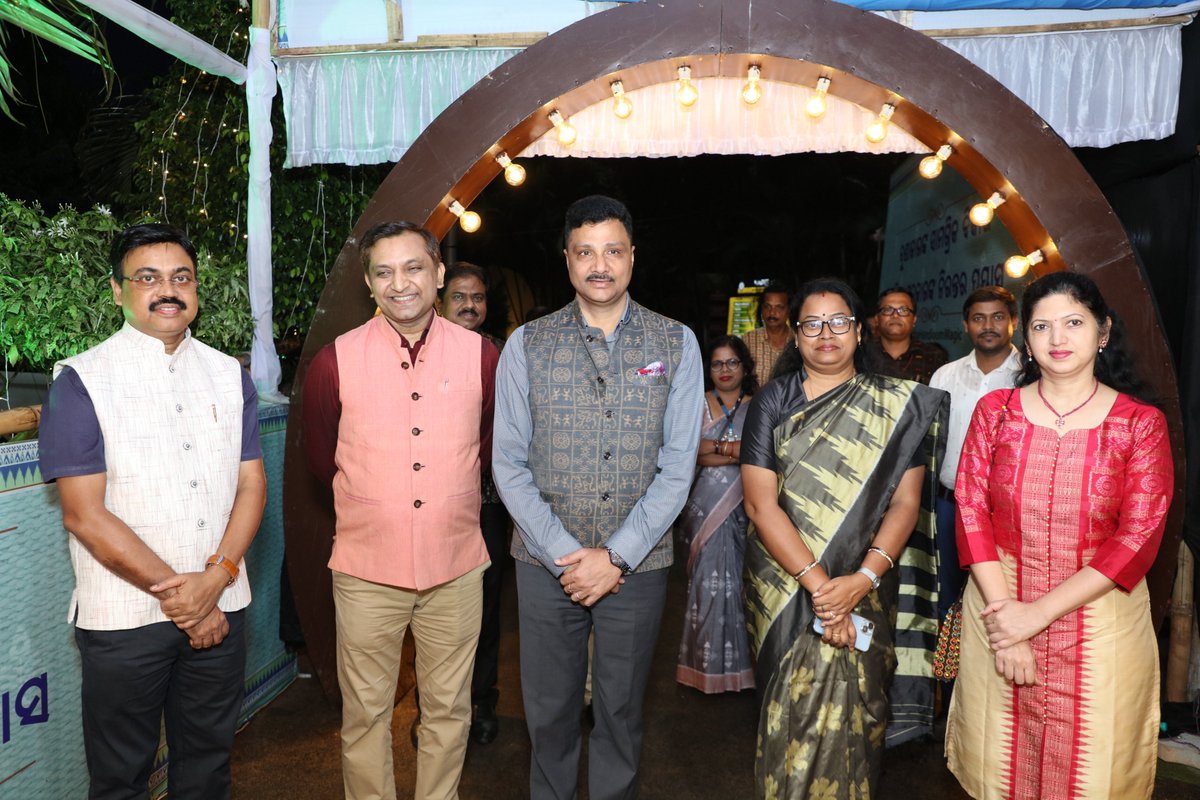 Boyanikaonline's tweet photo. Inauguration of the Mega Handloom Fashion Show  on the occasion of State Level National Handloom Day-2023

#boyanika #NationalHandloomWeek #fashionshow #Culture #heritage #odishahandloom https://t.co/8Eq8TeogmX