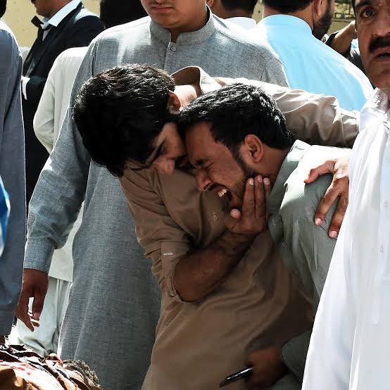 Mehran_Shah77's tweet photo. آزاد ملک میں رہ کر بی ہم اپنوں سے آزادی مانگ رھے ہے ۔  
کیسے مناؤں آزادی ۔کبھی ان لوگوں سے پوچھیں آزادی کیا ہوتے ہیں جنہوں نے اپنوں کو کھویا ہے

 #14August2023 https://t.co/72renaP7k5