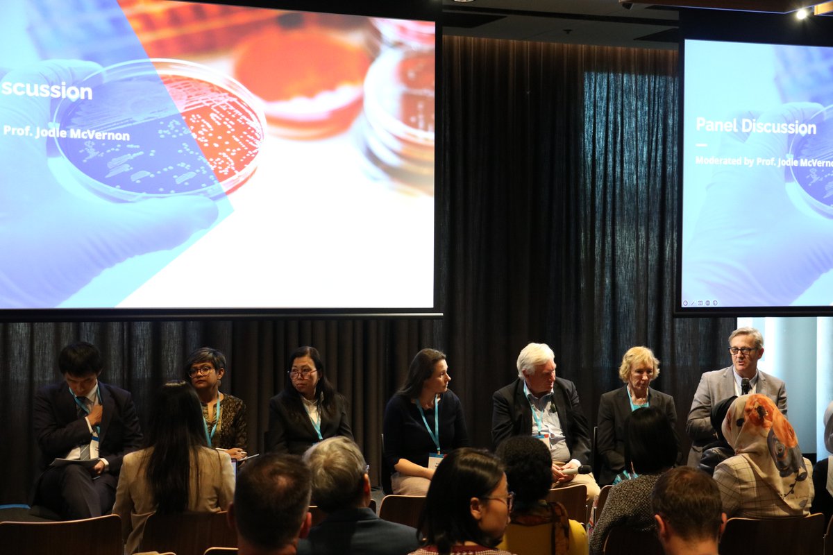 Our panel is contributing some interesting perspectives around how we can/should approach #OneHealth in the context of #AMR as we look towards the future. Networking and communicating with each other and the public will be a key factor to tackle this now and in the future