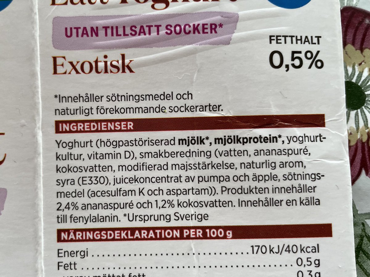 Men, huvva vilken giftig sörja som jag råkade köpa. Acesulfam K och aspartam. Fenylalalin. Och vad är naturlig arom och naturligt förekommande sockerarter ? Här döljer det sig mycket…..