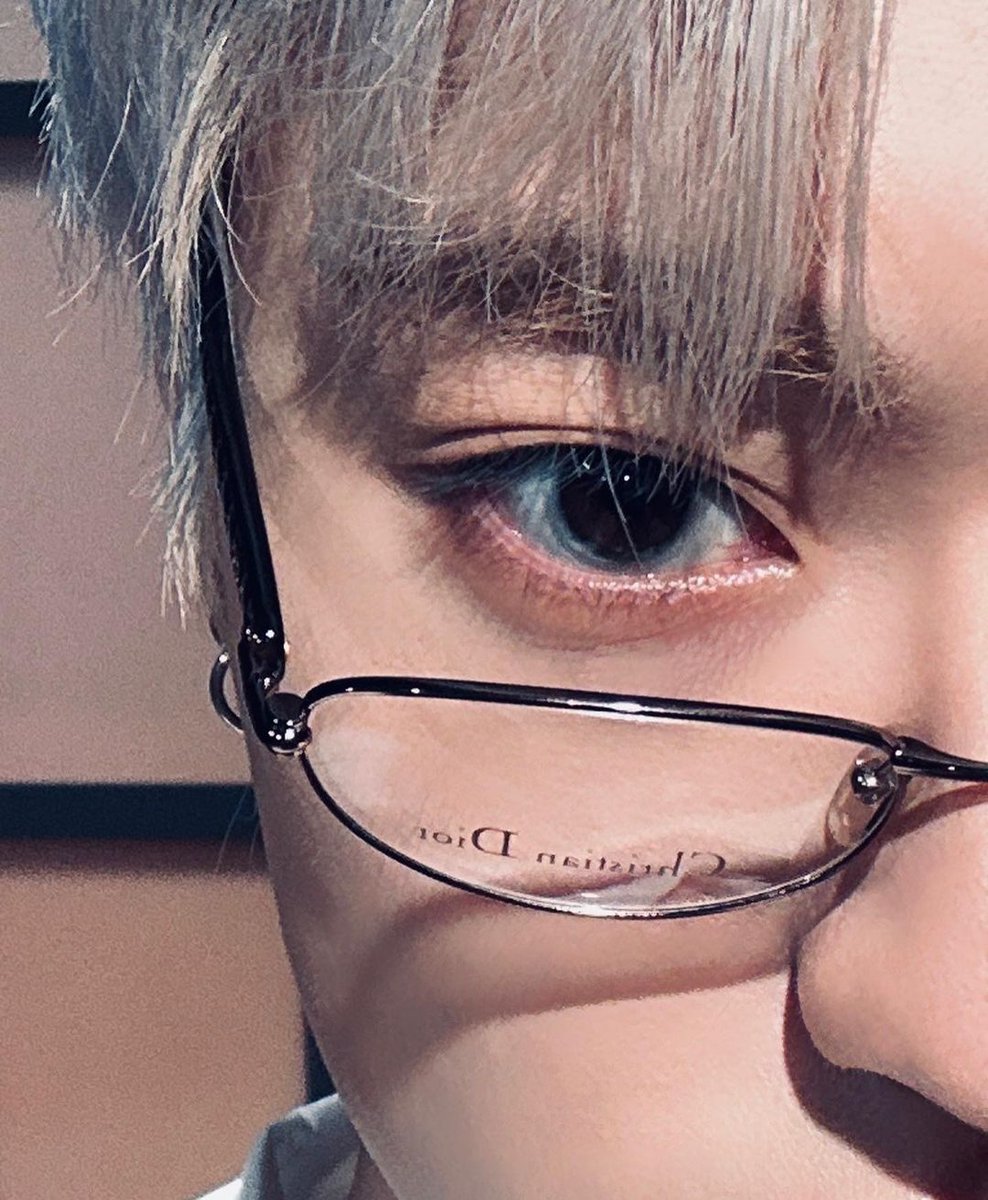 jiekyuie's tweet photo. بس هاروتو عارف أن عيناه أجمل شيء في الوجود ويحدّث دائماً وفقاً لذلك ~♡♡ https://t.co/eqvBYL0rqW