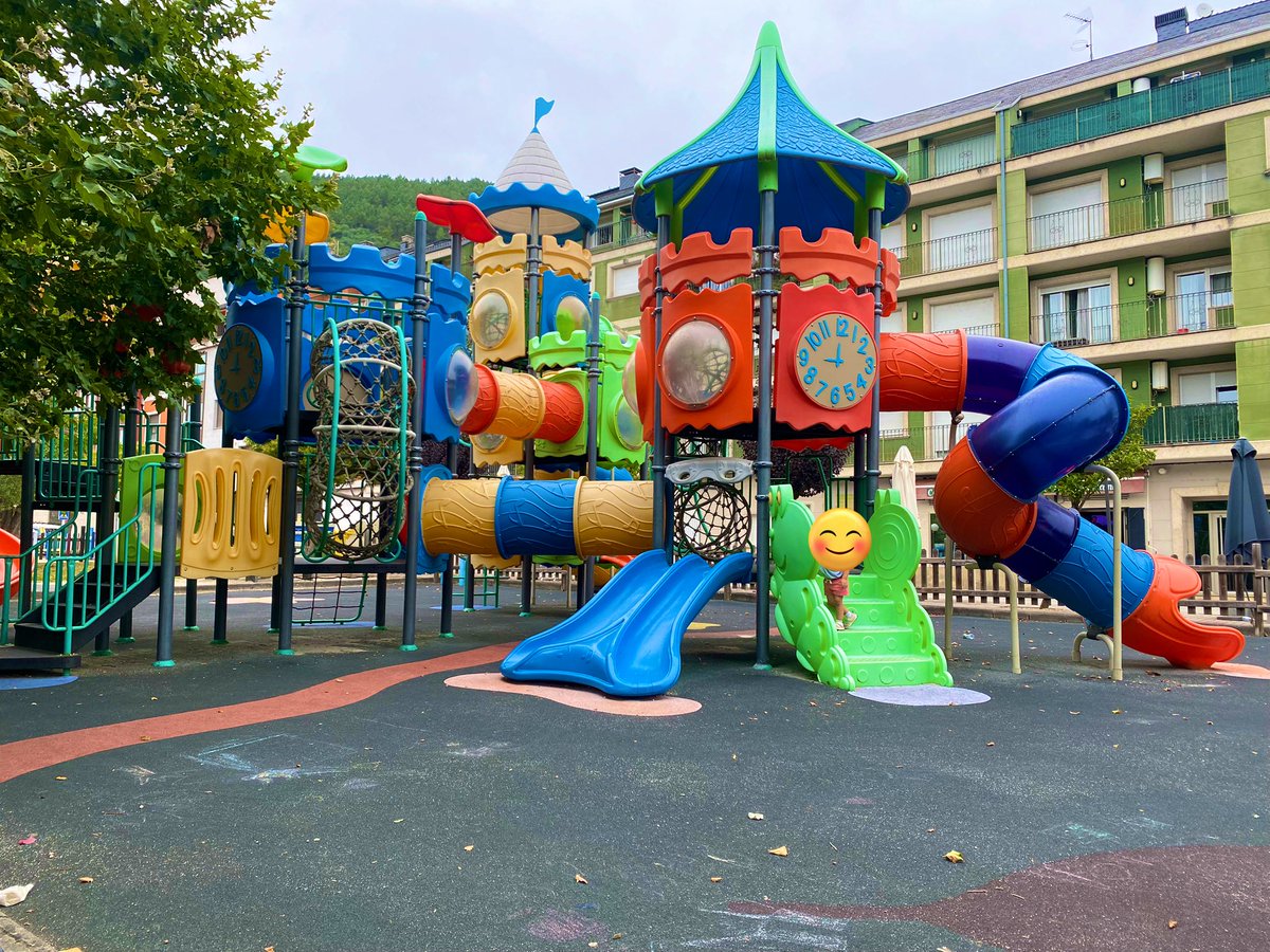 tanquemlabostik's tweet photo. Així són els parcs a Galicia, fins i tot al poble més petit. De veritat que a #Barcelona, en teoria una de les millors ciutats del món, no podem tenir joies com aquestes pel nostres infants? @jaumecollboni @bcn_ajuntament @BCN_SantAndreu https://t.co/rT5RP1mJzR