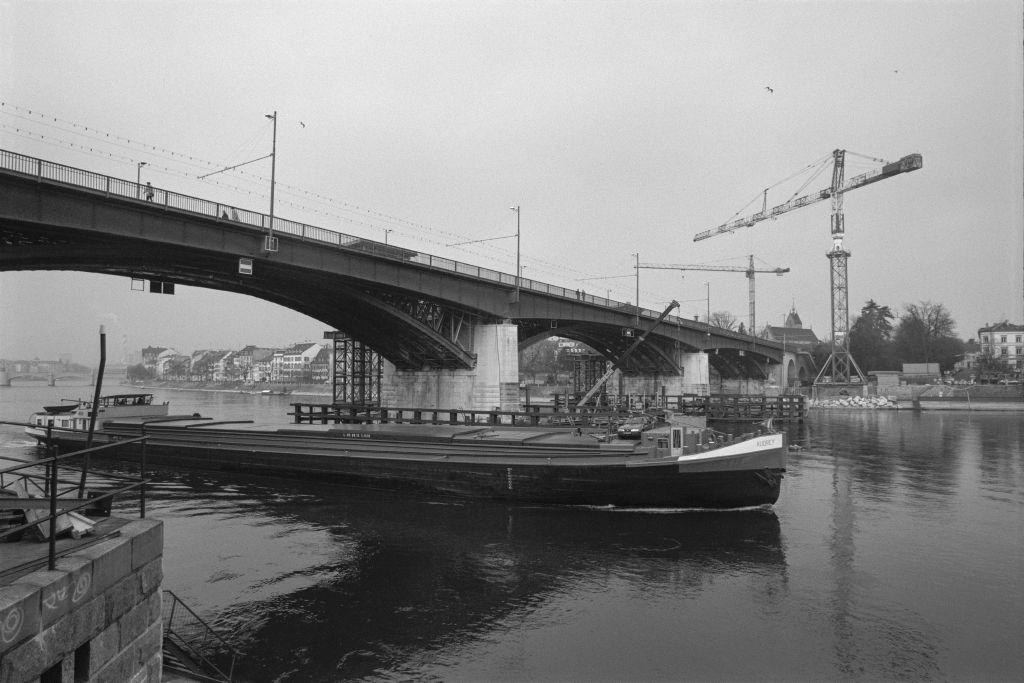 Das Verschieben der Wettsteinbrücke in Basel war der Zürcher Pressebildagentur Comet Photo AG am 10. Februar 1993 auch eine Reise wert.
Heute im #Blog #Crowdsourcing #WerWeissMehr
doi.org/10.35016/ethz-…