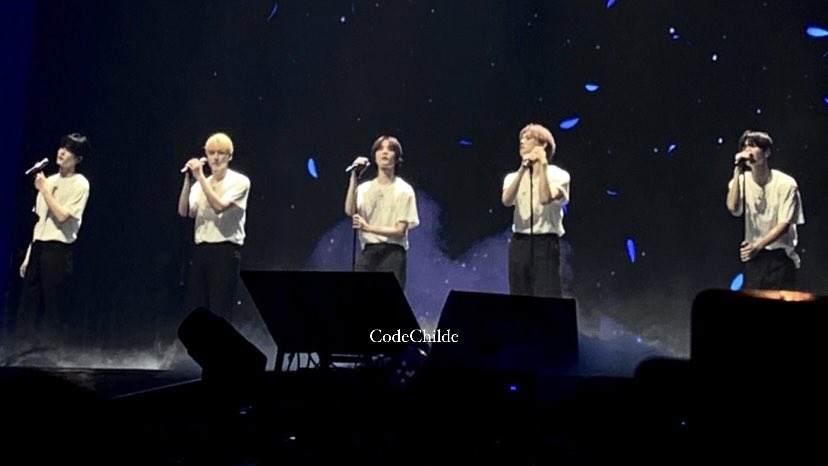 CodeChilde's tweet image. all my youth is filled with your warmth,
my blue spring ♡.⁺࿐˚･