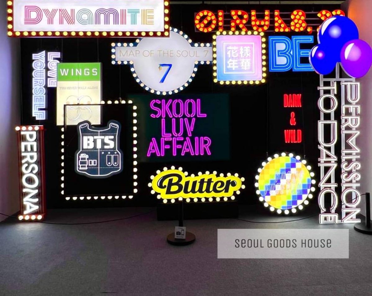 SeoulGoodsHouse's tweet photo. Update งานนิทรรศการ 10 ปี #BTS 

🚩 BTS EXHIBITION : PROOF 

💜มี 7 โซน (ถ่ายภาพได้ประมาณ7จุด)
💜หลายโซนเค้าไม่อนุญาตให้ถ่ายรูป เนื่องจากลิขสิทธิ์

- วันธรรมดา 880 ฿
-วันเสาร์ อาทิตย์  1,080 ฿

📍ICONSiam  ชั้น 8 
#BTSEXHIBITIONProof  #ตลาดนัดบังทัน  #BTS_EXHIBITION_Proof_BKK https://t.co/6fVTP737le