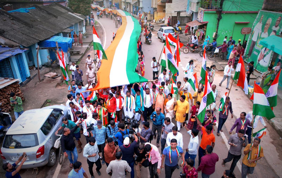 dpradhanbjp's tweet photo. Soaking in the spirit of #HarGharTiranga in Bhubaneswar with pride! 

Patriotic fervour reverberates across the country. 
#JaiHind https://t.co/XgmpZIxuDz