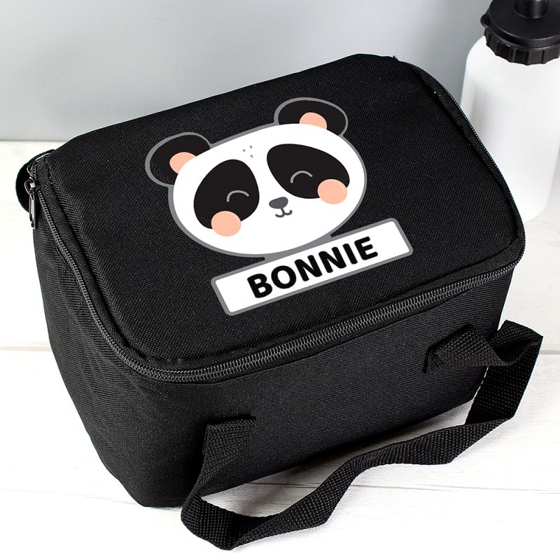 This personalised, panda design, black lunch bag is a great way to keep all those lunch nibbles safe. It has an insulated lining & 2 carry straps. Personalised with any name lilyblueuk.co.uk/personalised-p…

#EarlyBiz #panda #lunchbag #packedlunch #backtoschool #nursery #personalised