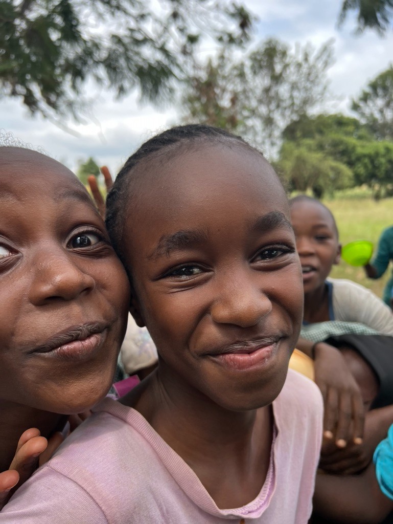 Malaikakitchens's tweet image. Stepping into a fresh week like a blank canvas ready to be painted with moments of brilliance. Happy New Week! #malaikakitchens #feedingprogram