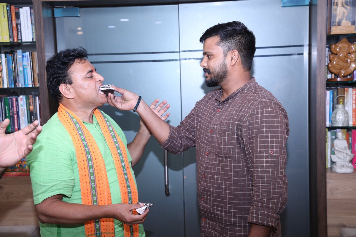 KValicharla's tweet photo. Dear @Sunil_Deodhar Sir,
Thank you so much for your warm wishes &amp; blessings. Your wishes and gestures made my day so special, I am truly grateful from the bottom of my heart. 
Thank you so much to our team for their best wishes and for making my day so memorable. https://t.co/LnTjvHmCJv