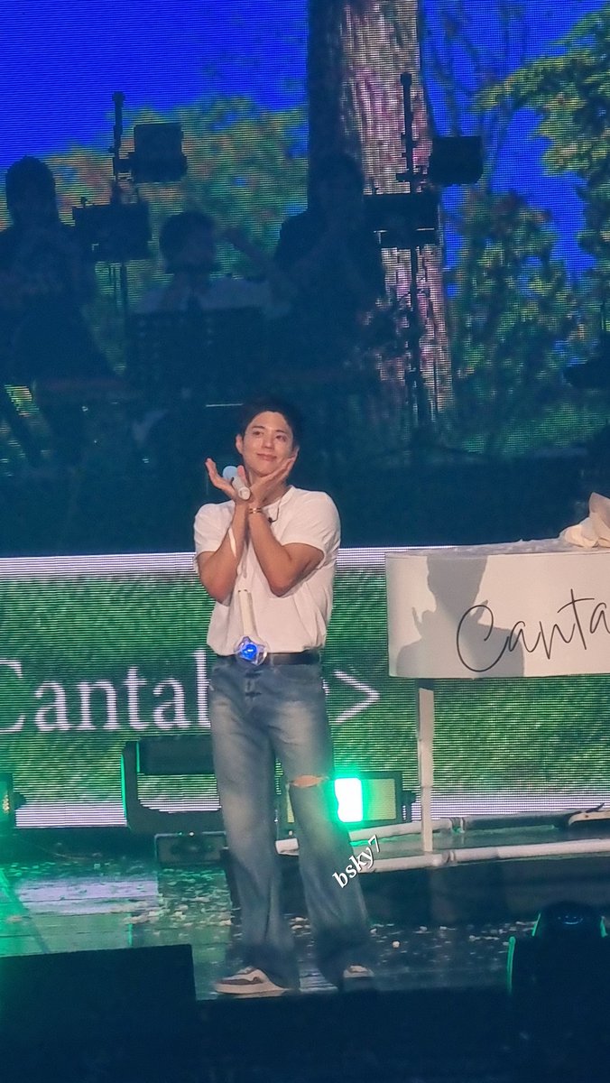 bsky7's tweet photo. 230811, 230812
#ParkBoGum_12th_Anniversary 
#Cantabile 
@BOGUMMY 
이번 팬미팅에서는 눈에 한가득 담아오자~ 다짐했는데.
보검을 보는 순간 어쩔수 없었다는.
사진에 그 멋진모습이 다 담기지도 않는데.
너무 멋있고 사랑스러운 선함이 가득한 내배우. 
언제나 제자리에서 응원합니다. https://t.co/IeZESUm7bG