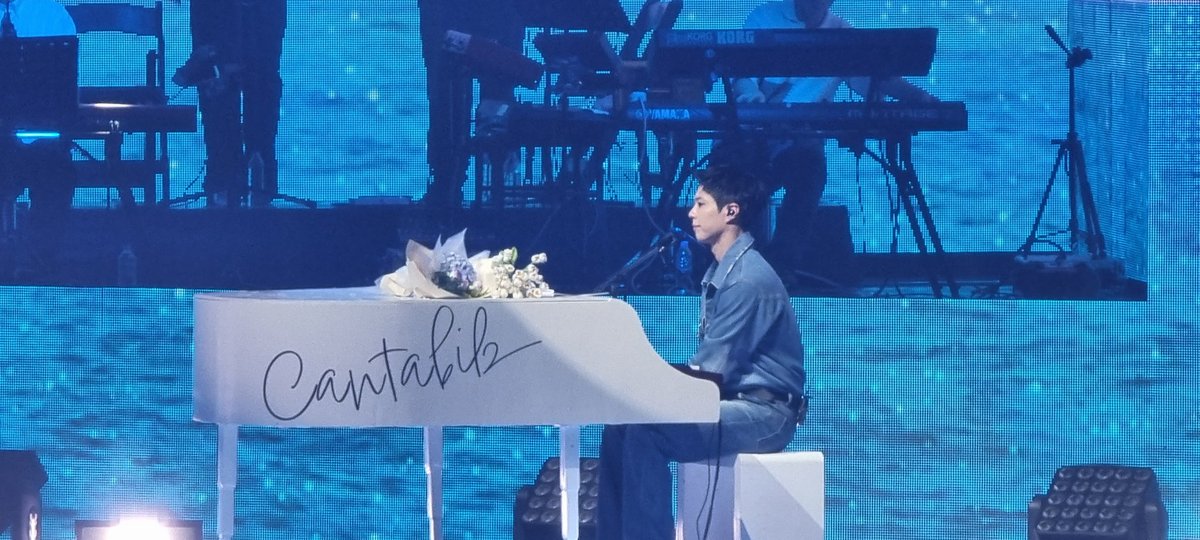 bsky7's tweet photo. 230811, 230812
#ParkBoGum_12th_Anniversary 
#Cantabile 
@BOGUMMY 
이번 팬미팅에서는 눈에 한가득 담아오자~ 다짐했는데.
보검을 보는 순간 어쩔수 없었다는.
사진에 그 멋진모습이 다 담기지도 않는데.
너무 멋있고 사랑스러운 선함이 가득한 내배우. 
언제나 제자리에서 응원합니다. https://t.co/IeZESUm7bG