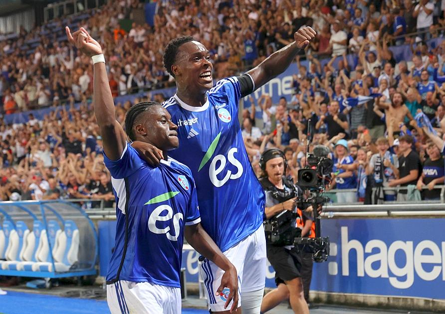 LesSportsDNA's tweet photo. ⚽️🎞️ [Vidéo] "Ces coups francs sont dangereux pour le gardien": les réactions de @Bellegarde_Jr, @fredguilbert24 et Thomas Delaine après la victoire du @RCSA contre Lyon (2-1) ➡️ https://t.co/U1DY12saSQ 📸 Jean-Marc Loos #RCSOL https://t.co/hqujk0zlpJ
