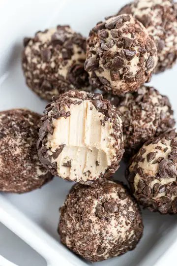 SalmoApp's tweet photo. Craving a guilt-free treat? Salmo's app has a selection of decadent yet Low-Carb desserts to satisfy your sweet tooth without compromising your goals. #lowcarbdesserts #salmoapp #keto https://t.co/1pjDCDtRSG
